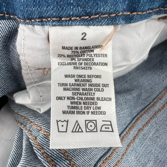 Aeropostale High Rise Curvy Midi 3” Distressed Jean Shorts Size 2 Women’s - Picture 5 of 5